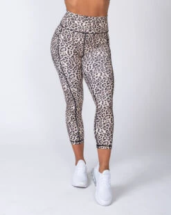 Signature 7/8 Pocket Leggings - Yellow Leopard -Swathera Sales 01Yo4VVtMiFbywtMGjiISxKAo 88285.1711107092