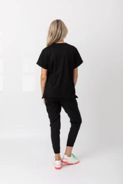 Λ L X Crew T-Shirt Black -Swathera Sales C8bei5BfDWf5J u KGycLCAM8 37076.1710761090