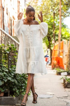 PEBBLY DRESS CRISP WHITE -Swathera Sales JNRx3jHwziE2ajmz27p4xug 4 95526.1704234678