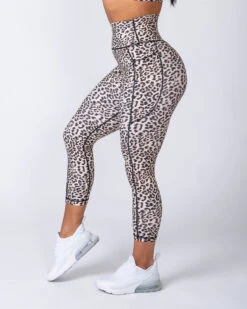 Signature 7/8 Pocket Leggings - Yellow Leopard