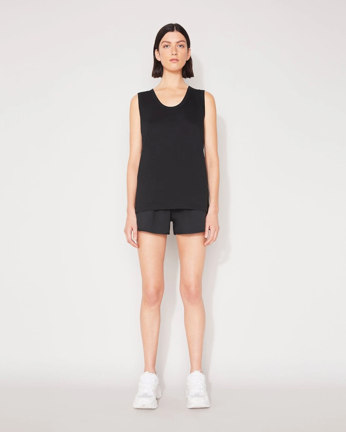ESSENTIAL SCOOP TANK - BLACK 3 ESSENTIAL SCOOP TANK - BLACK