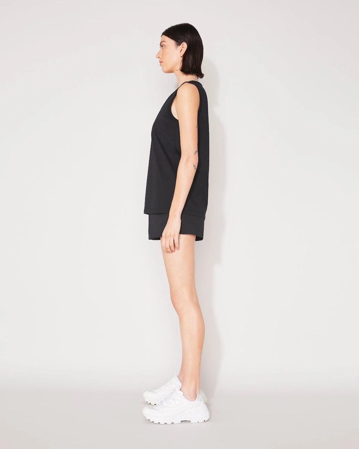 ESSENTIAL SCOOP TANK - BLACK 4 ESSENTIAL SCOOP TANK - BLACK - Image 2
